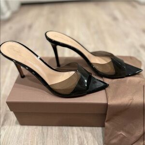 Black sandal like a new